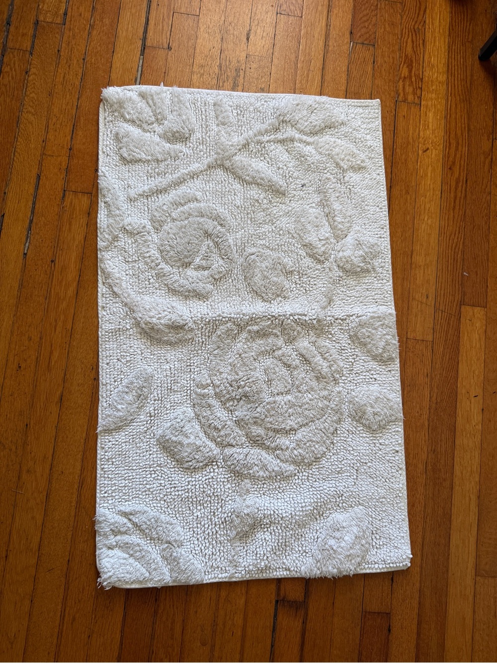 Bee & willow white cotton tufted bath rug